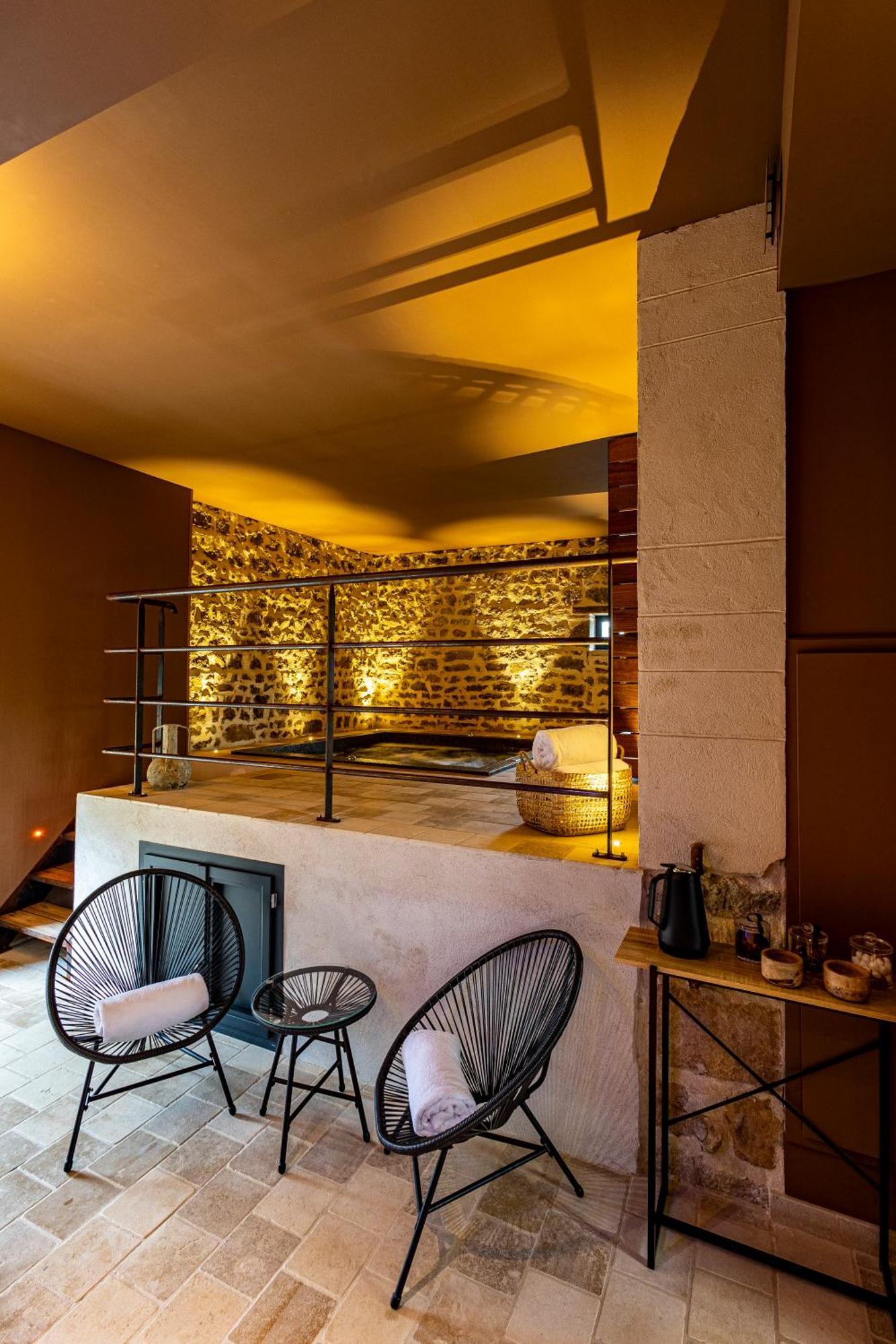 Domaine De Rymska & Spa - Relais & Chateaux Saint-Jean-de-Trézy Eksteriør bilde